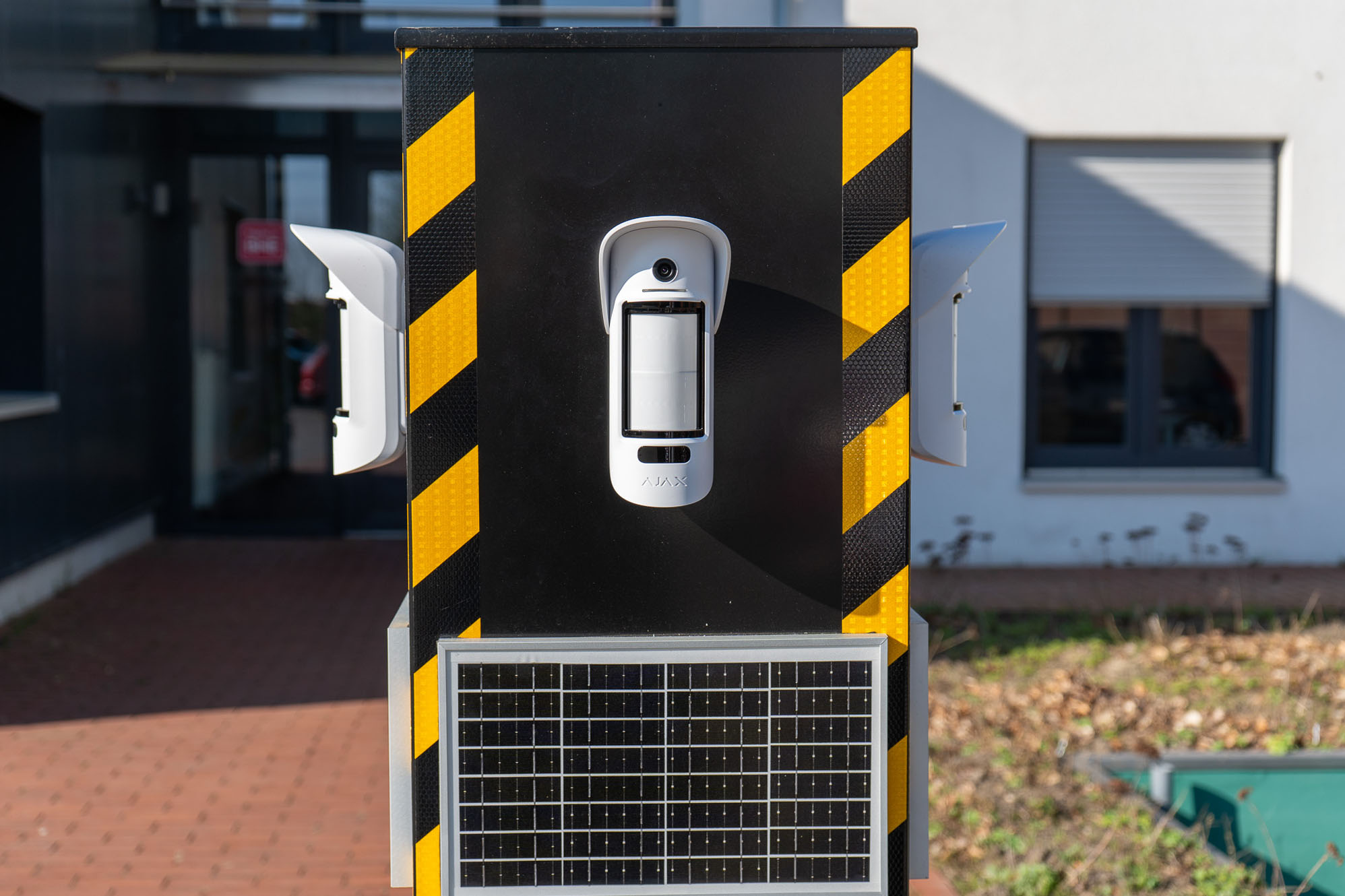 Ajax Mini-Tower mit Solarpanel