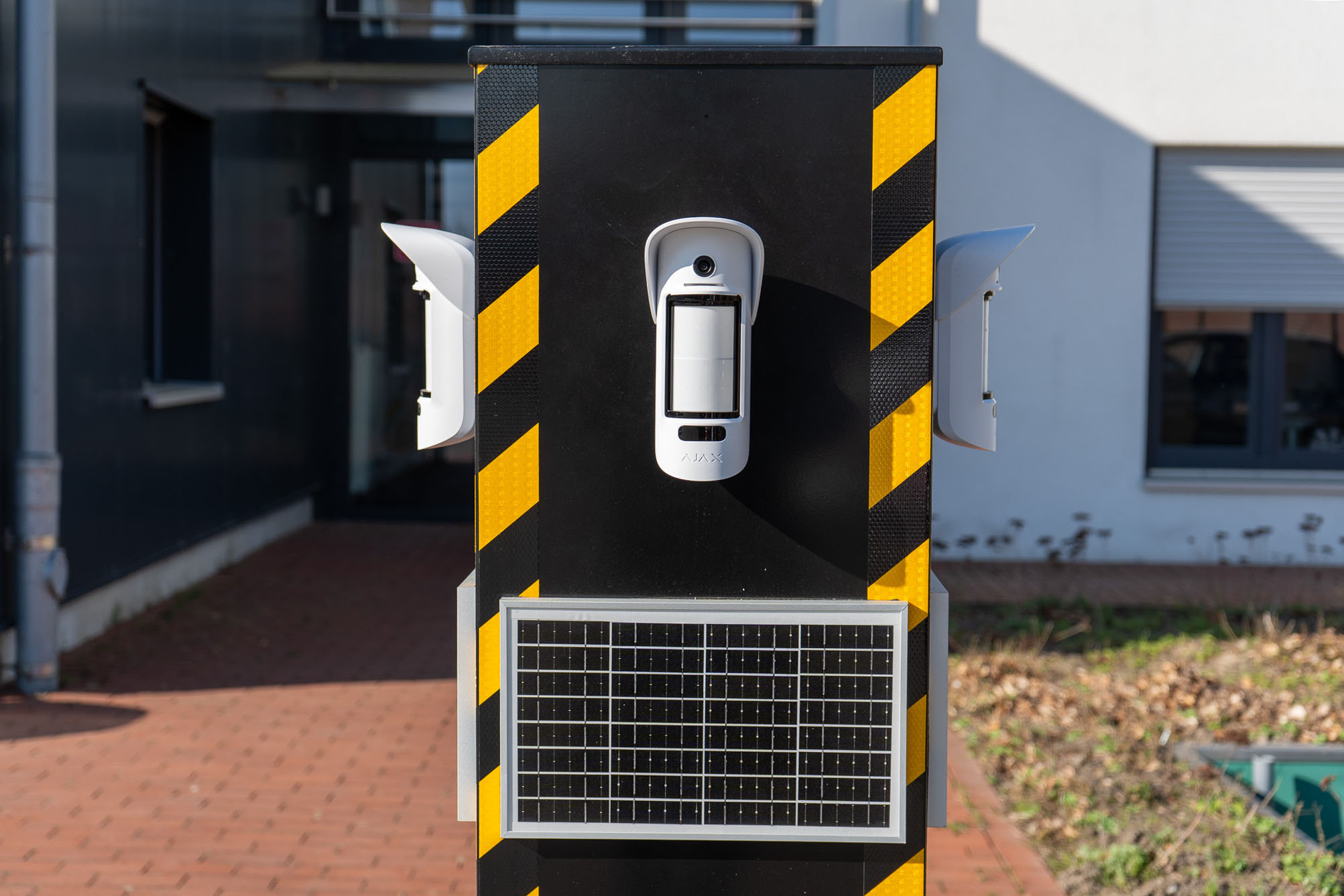 Ajax Mini-Tower mit Solarpanel